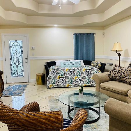 Brownsville Comfort 2 Bedroom 1 Bath , Spacious Kitchen And Outdoor Home Exterior photo