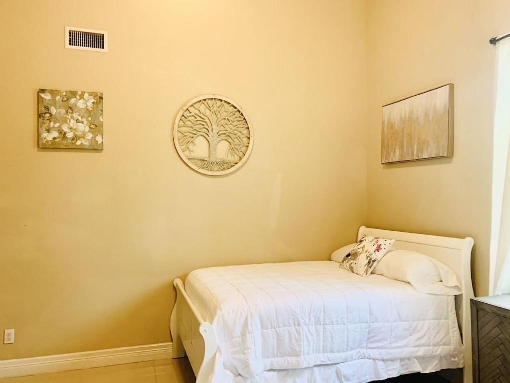 Brownsville Comfort 2 Bedroom 1 Bath , Spacious Kitchen And Outdoor Home Exterior photo