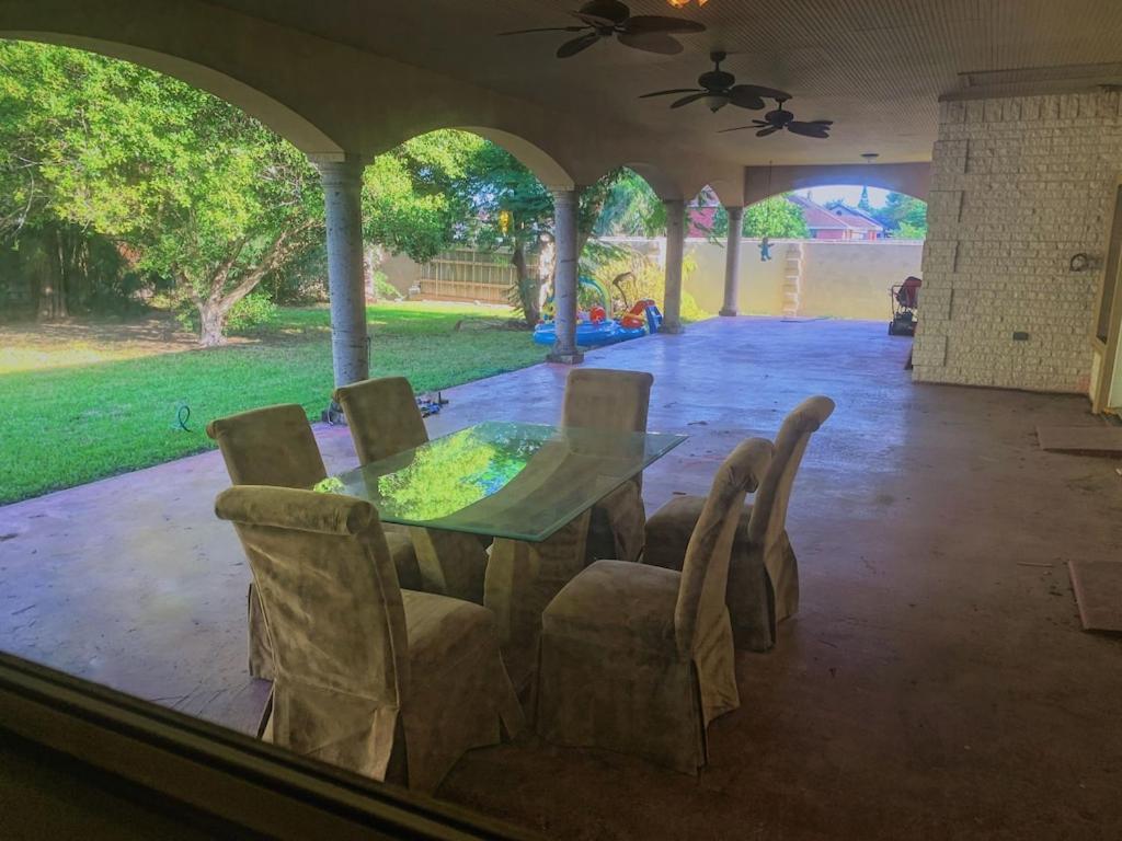 Brownsville Comfort 2 Bedroom 1 Bath , Spacious Kitchen And Outdoor Home Exterior photo