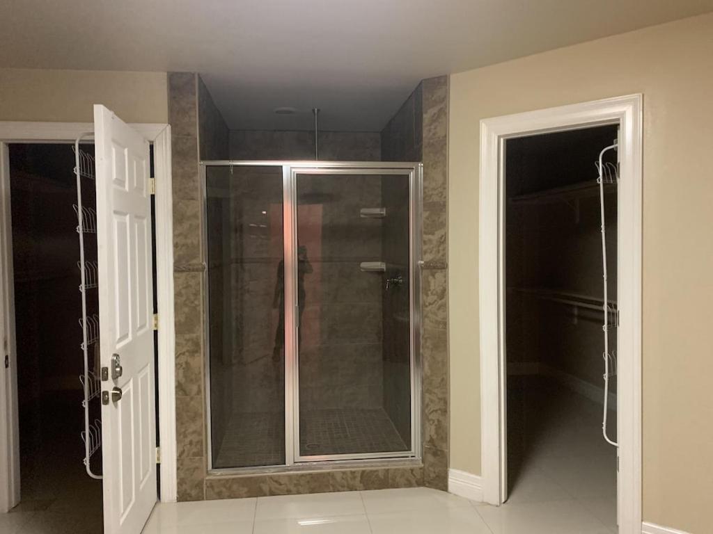 Brownsville Comfort 2 Bedroom 1 Bath , Spacious Kitchen And Outdoor Home Exterior photo