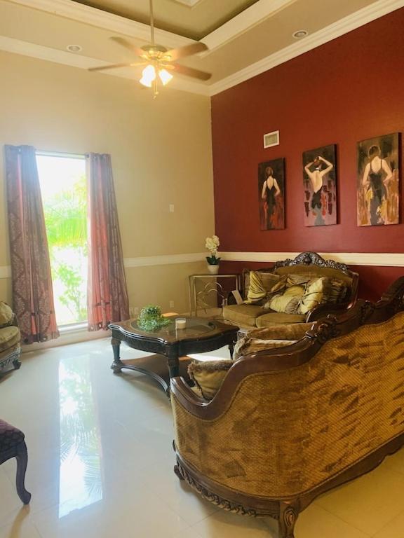 Brownsville Comfort 2 Bedroom 1 Bath , Spacious Kitchen And Outdoor Home Exterior photo
