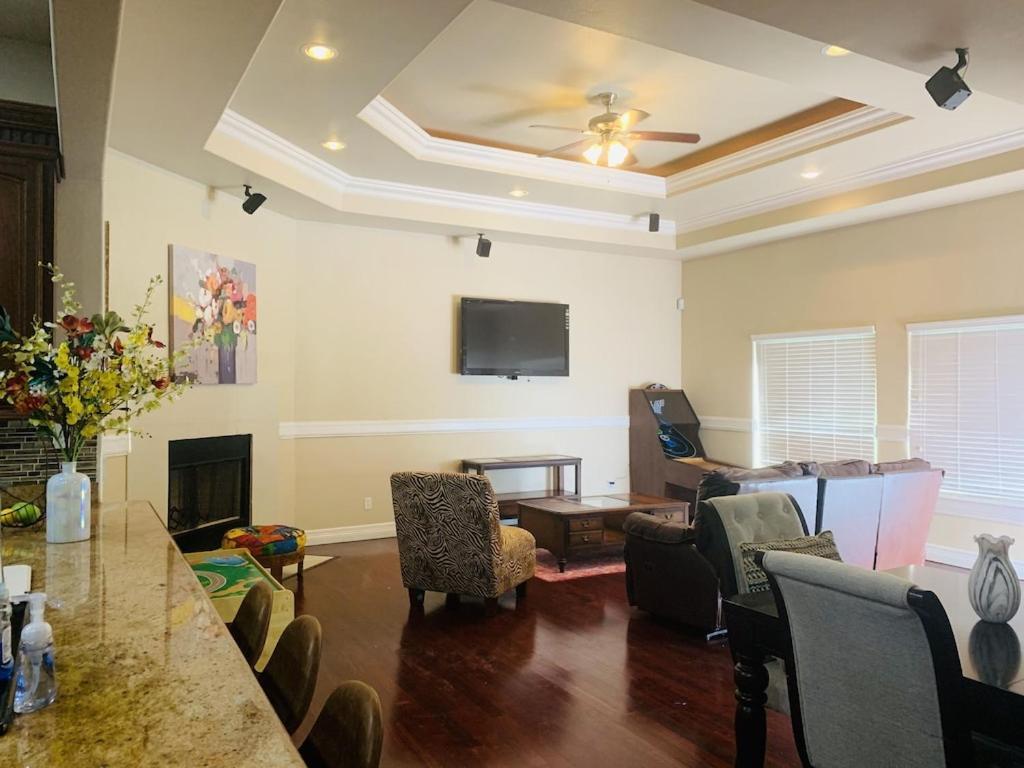 Brownsville Comfort 2 Bedroom 1 Bath , Spacious Kitchen And Outdoor Home Exterior photo