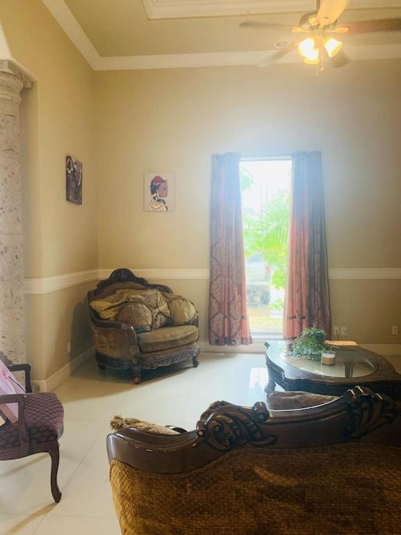 Brownsville Comfort 2 Bedroom 1 Bath , Spacious Kitchen And Outdoor Home Exterior photo