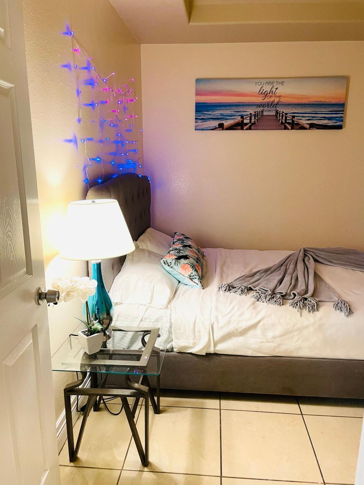 Brownsville Comfort 2 Bedroom 1 Bath , Spacious Kitchen And Outdoor Home Exterior photo