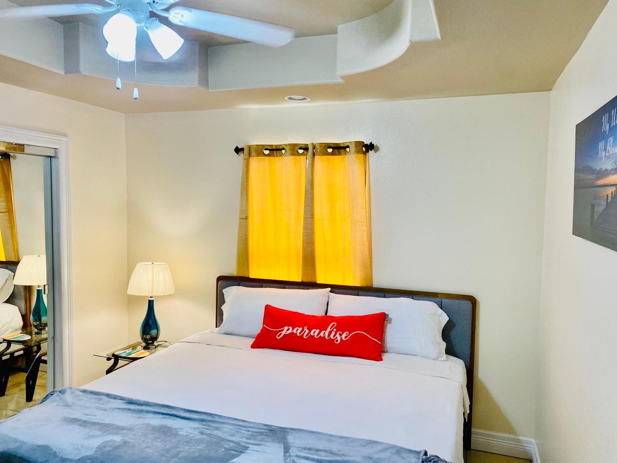 Brownsville Comfort 2 Bedroom 1 Bath , Spacious Kitchen And Outdoor Home Exterior photo