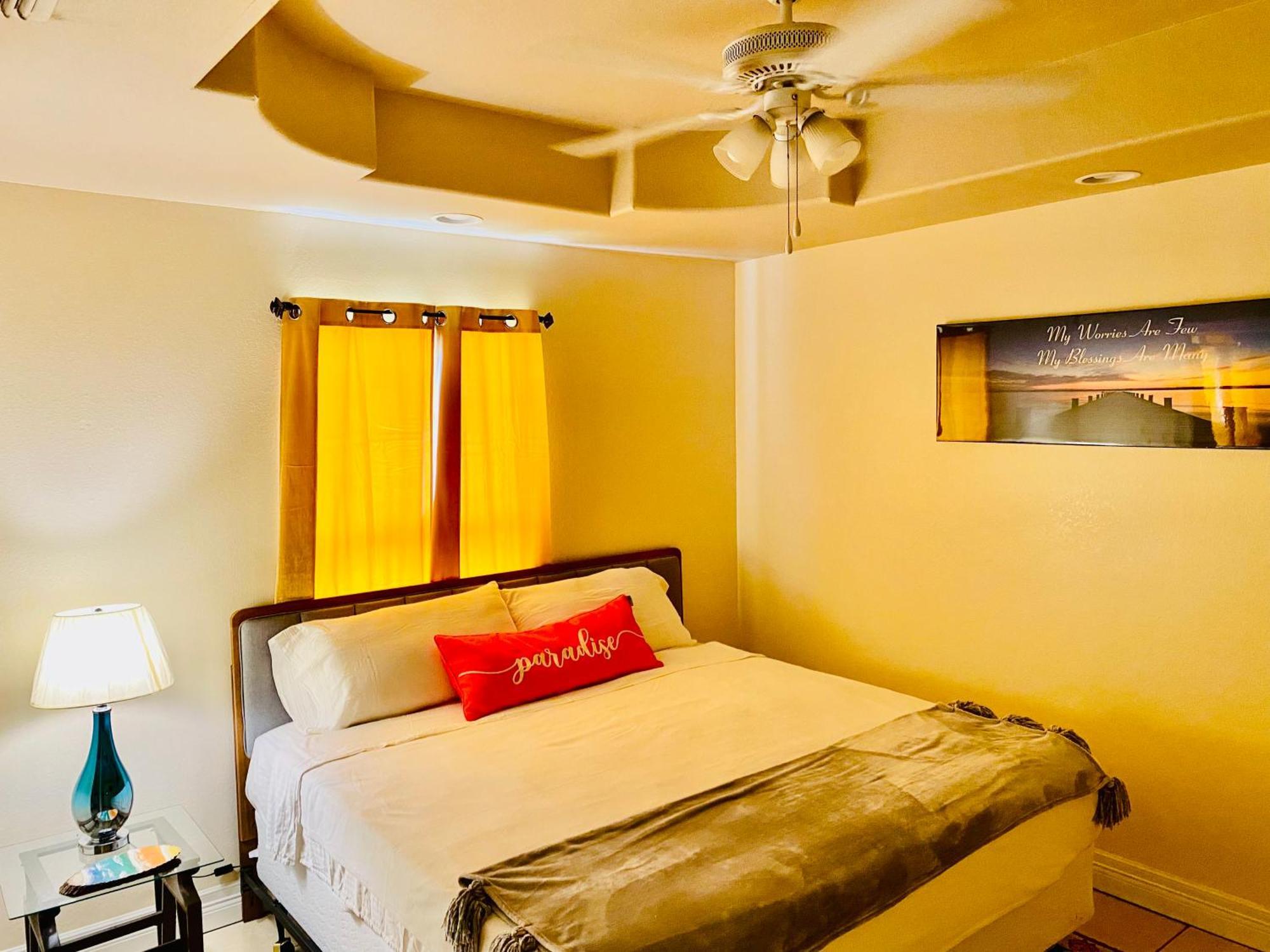 Brownsville Comfort 2 Bedroom 1 Bath , Spacious Kitchen And Outdoor Home Exterior photo